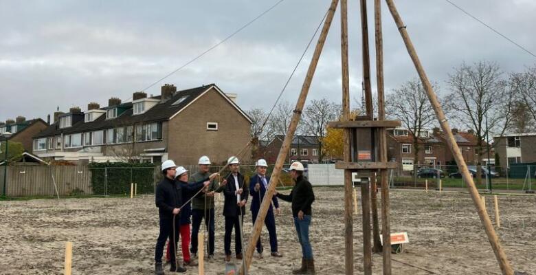 Eerste paal “Het Kockenest” Kockengen geslagen